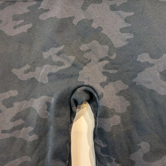 Spanx "Look At Me Now" Double Layer Leggings Size Small Camo High Waistband - Picture 6 of 11